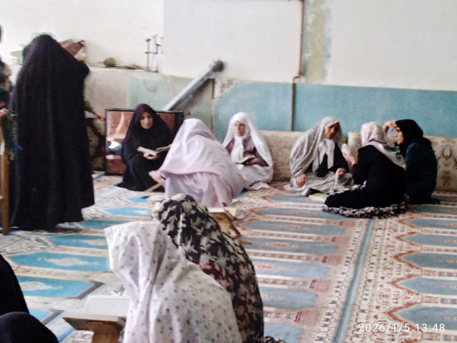 اعتکاف دانش آموزی در مسجد حضرت ابوالفضل(ع) خرم آباد