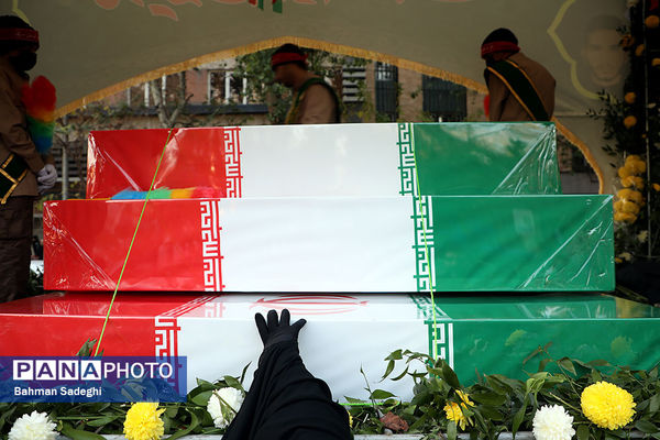 تشییع پیکرهای ۱۰۰ شهید گمنام از مقابل دانشگاه تهران