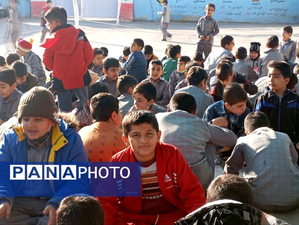 فضایی گرم و پر مهر برای دانش‌آموزان دبستان فضیلت کاشمر در آستانه میلاد دخت پیامبر (ص)