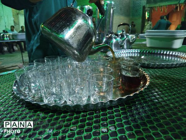 خدمت‌رسانی بی‌وقفه چایخانه حضرت زهرا (س)  نیشابور
