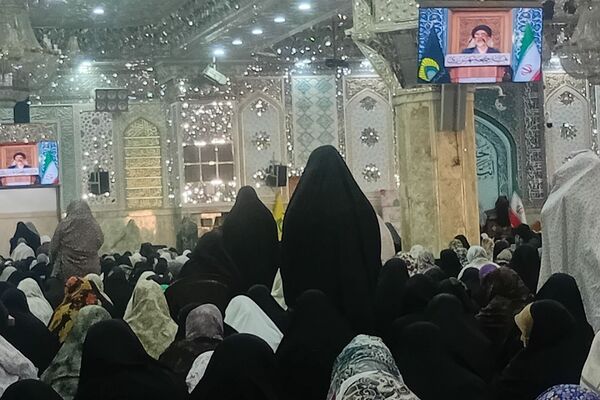 حضور دانش‌آموزان و فرهنگیان ناحیه دو شهرری در نماز جمعه 