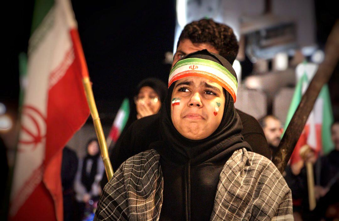 سربندِ پرچم، بر پیشانیِ وفاداری نقش بست