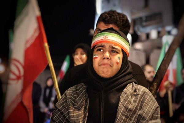 سربندِ پرچم، بر پیشانیِ وفاداری نقش بست