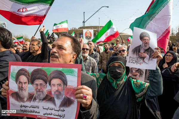 تشییع پیکر شهیدان لاریجانی، سلیمانی و شهدای ناوشکن دنا - 2