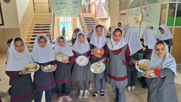 برگزاری روز جهانی تخم‌مرغ در دبستان دخترانه شهید جمیله کریمی شهرستان زارچ 
