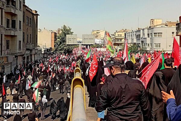 خروش نوجوانان در بدرقه رهبر شهید