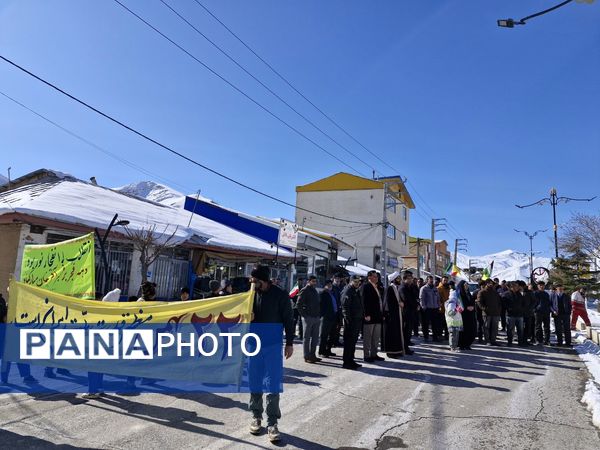 حماسه حضور گرم مردم بلده در سرمای زمستان 