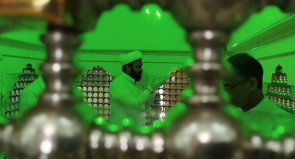 آیین غبارروبی ضریح مطهر امامزاده حمزه بن موسی کاظم (ع)
