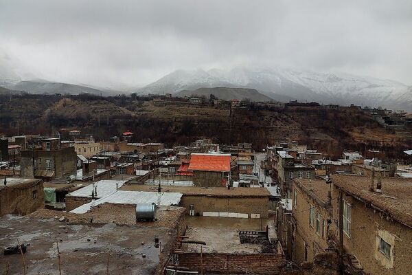 طنین ترانه باران زمستانی در آسمان شهر بار نیشابور 