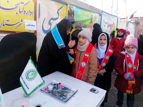 پاسخ حماسی مردم انقلابی فاروج به استکبار جهانی با حضور در راهپیمایی ۲۲بهمن 