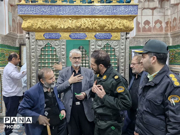 آیین جزءخوانی نوجوانان قمی در بقعه ابن بابویه 