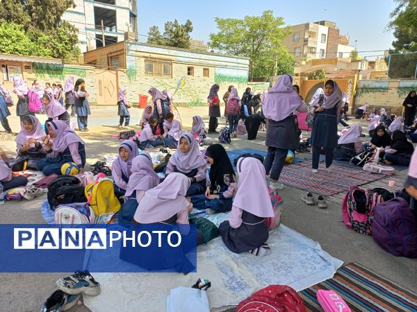 برگزاری اردوی حیاطی و جشن آخر سال در دبستان دخترانه شاهد تحقیقی ناحیه ۶
