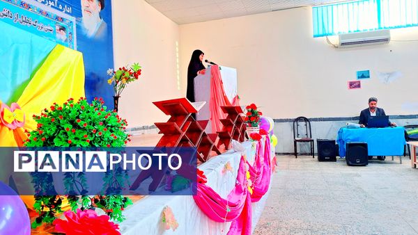 تجلیل از دانش‌آموزان نخبه مسابقات قرآن، عترت و نماز و تربیت‌بدنی