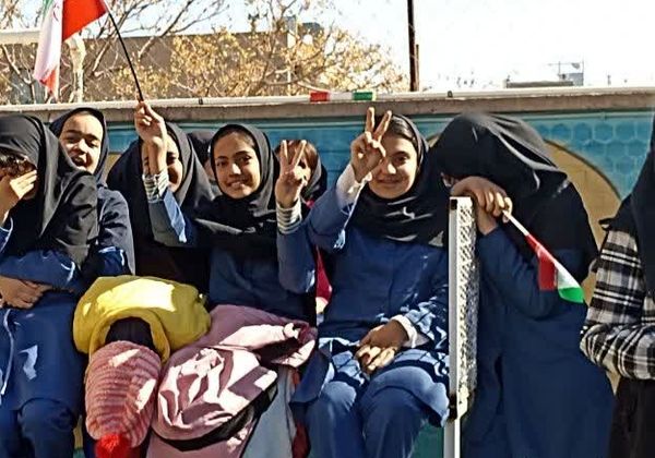 جشن دهه فجر در دبیرستان هاجر بیرجند