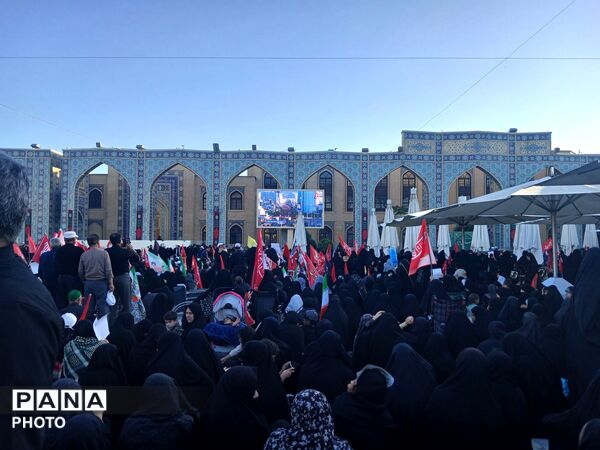 بدرقه باشکوه و میلیونی رهبر شهید در قلب مشهد مقدس