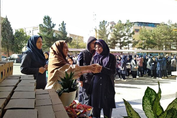 حضور پرشور دختران و پسران شهریار در روز استکبار ستیزی