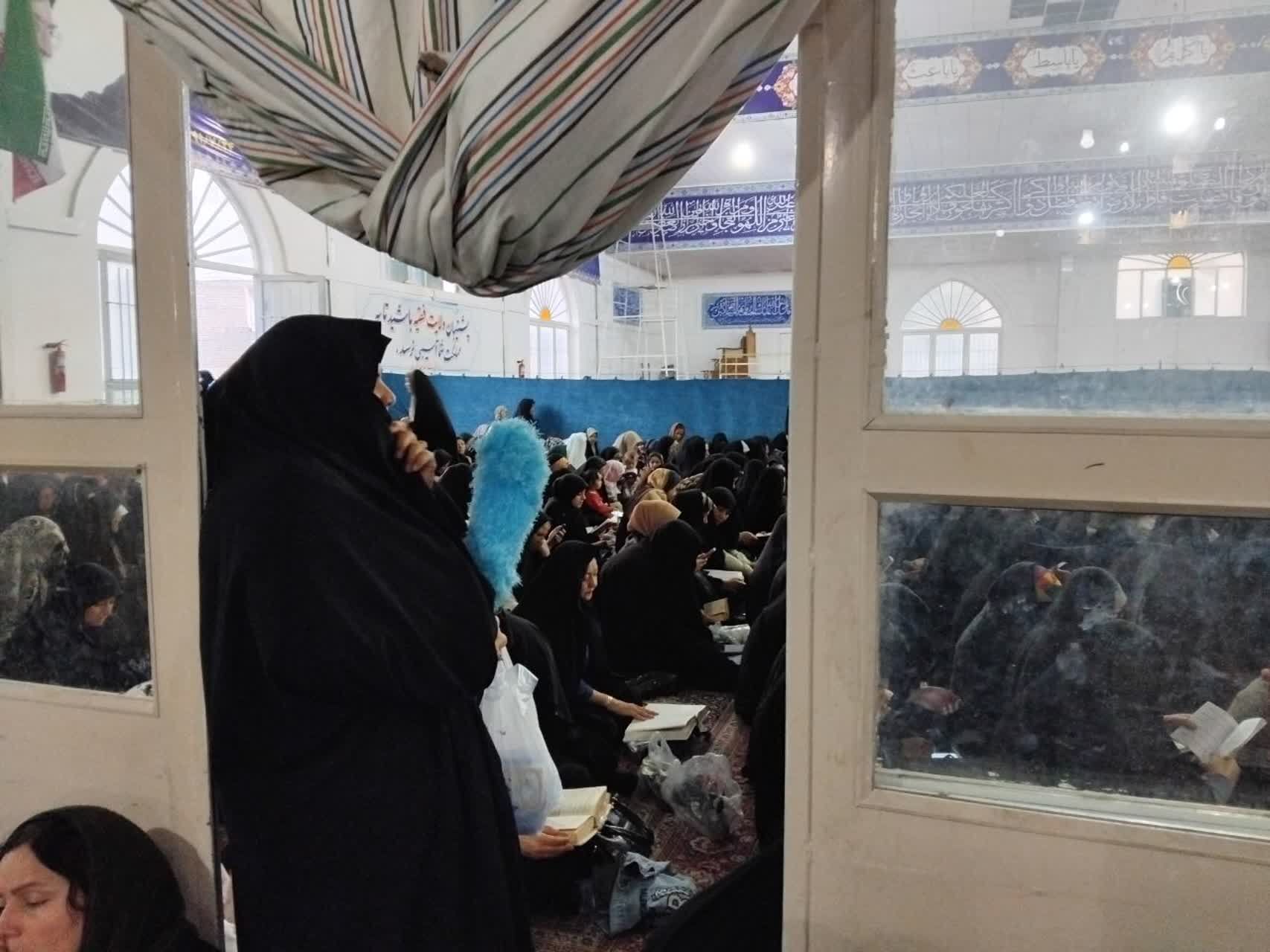 مراسم باشکوه دعای عرفه در مصلی شیروان
