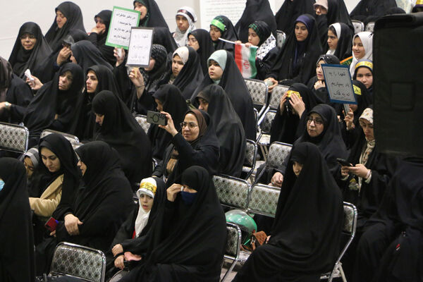 رونمایی کتاب «از مدرسه تا سنگر» در قم