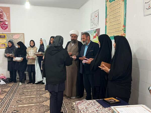آیین تجلیل از برگزیدگان مسابقات قرآنی، فرهنگی و هنری در خاتم