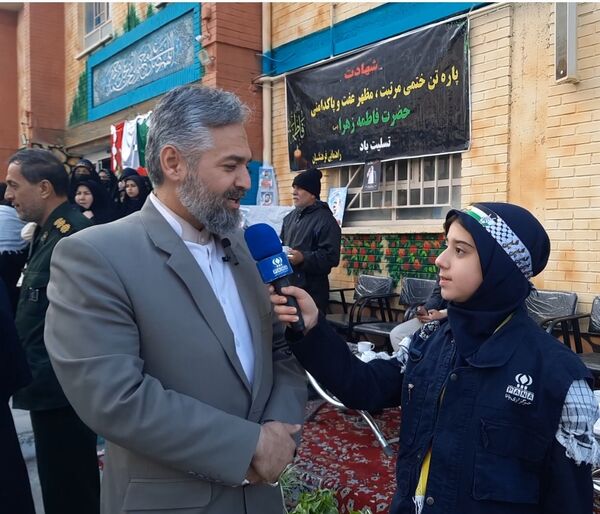 وداع دانش‌آموزان دبیرستان فرهنگیان ناحیه ۷ با شهید گمنام 