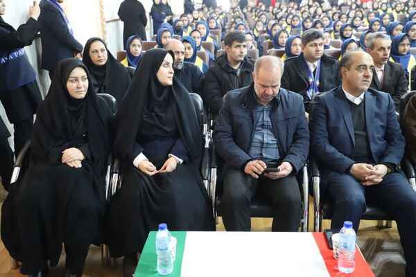 زنگ انقلاب در مدرسه خدیجه کبری ناحیه یک تبریز با حضور استاندار 