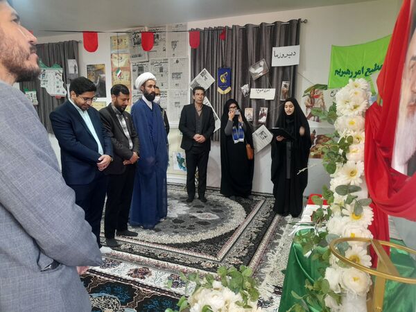 نمایشگاه باشکوه انقلاب با همت دانش‌آموزان خلاق و دغدغه‌مند برگزار شد