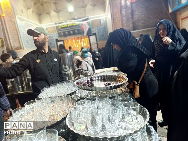 موکب های چایخانه برپا شده در حسینیه امام  خمینی(ره) 