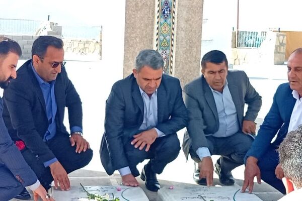 تجدید میثاق معاون وزیر و رئیس سازمان مدارس غیردولتی و مشارکت‌های مردمی وزارت آموزش و پرورش با شهدای گمنام در یاسوج