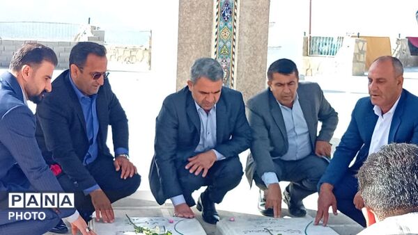 تجدید میثاق معاون وزیر و رئیس سازمان مدارس غیردولتی و مشارکت‌های مردمی وزارت آموزش و پرورش با شهدای گمنام در یاسوج