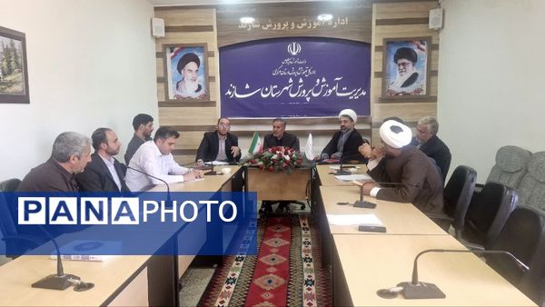 بازدید وزراتی از فعالیت‌های اجرا شده برنامه نماد در مدارس شازند 