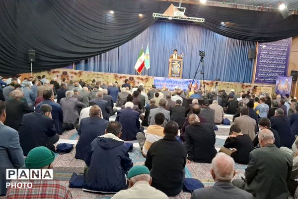 نماز جمعه شهرستان پیشوا؛ تجلیل و تکریم جایگاه امور تربیتی پس از خطبه‌ها