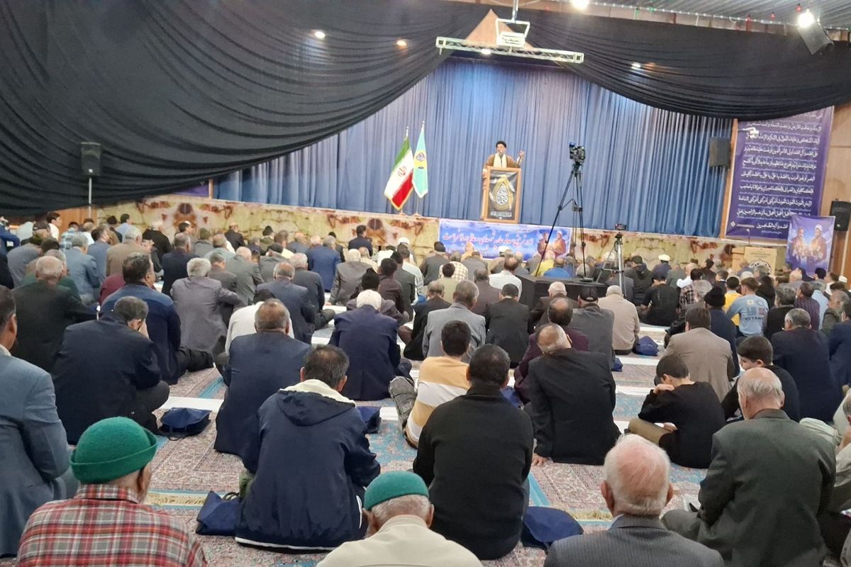 نماز جمعه شهرستان پیشوا؛ تجلیل و تکریم جایگاه امور تربیتی پس از خطبه‌ها