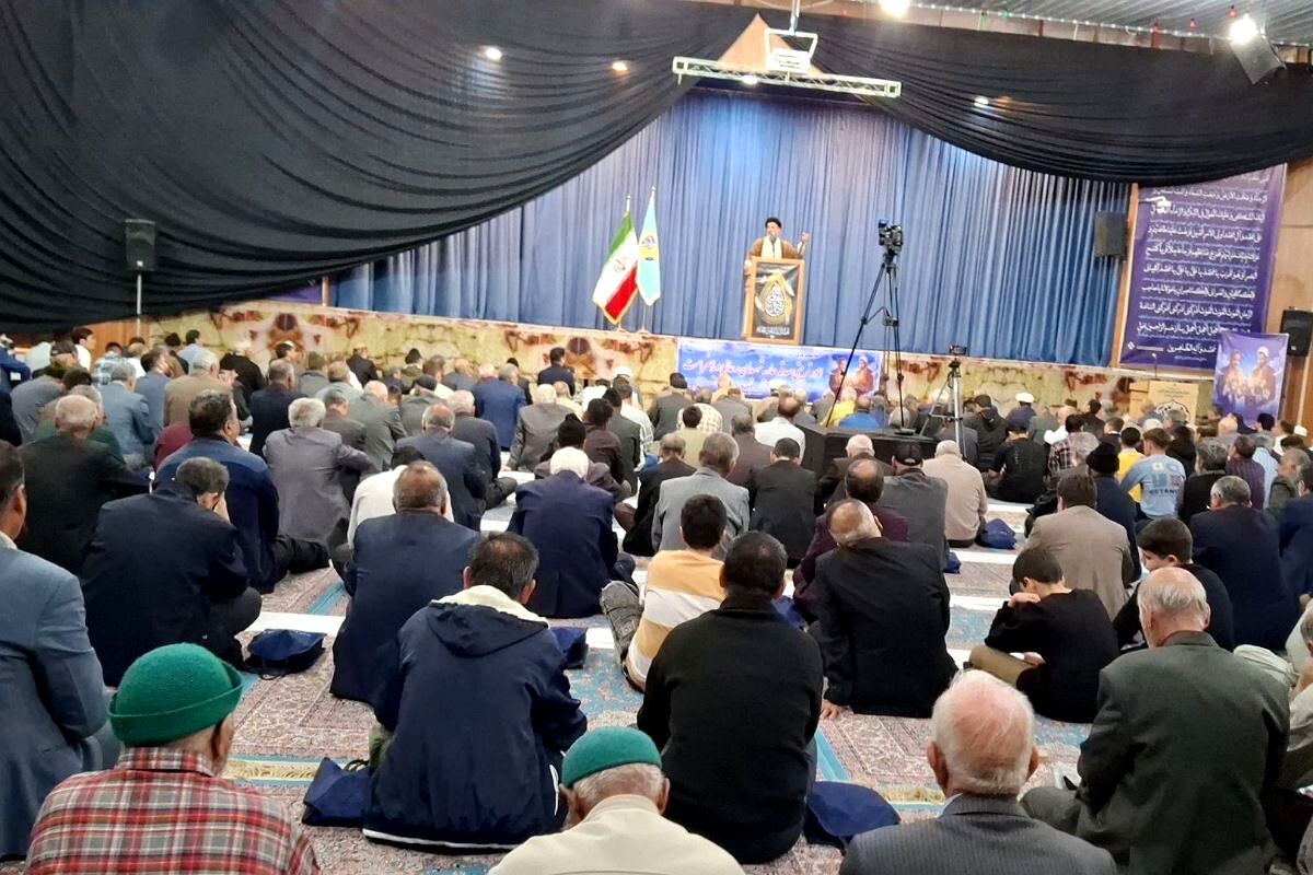 نماز جمعه شهرستان پیشوا؛ تجلیل و تکریم جایگاه امور تربیتی پس از خطبه‌ها