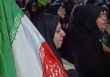 خروش یکپارچه مردم و دانش‌آموزان خمین در مراسم وداع با رهبر شهید