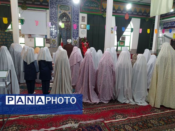 شرکت دانش‌آموزان دبستان حضرت فاطمه(س) در مراسم سالگرد شهدای خدمت