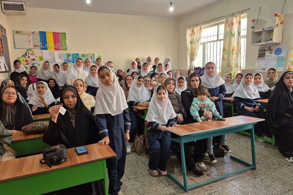 جشن ولادت بانوی دو عالم در دبستان وحیدکیهانی 