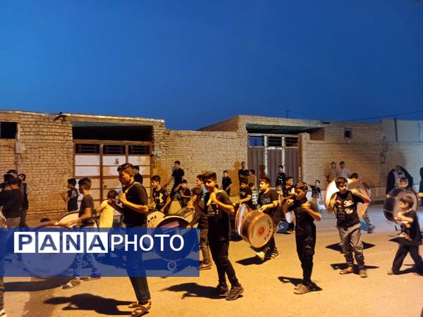 عزاداری هیئت زنجیر زنی روستای نقاب در شب شهادت امام رضا(ع)