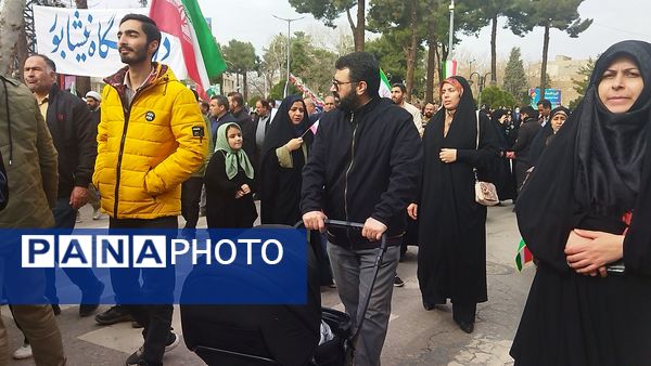 حضور افشار مختلف مردم نیشابور در راهپیمایی ۲۲ بهمن 