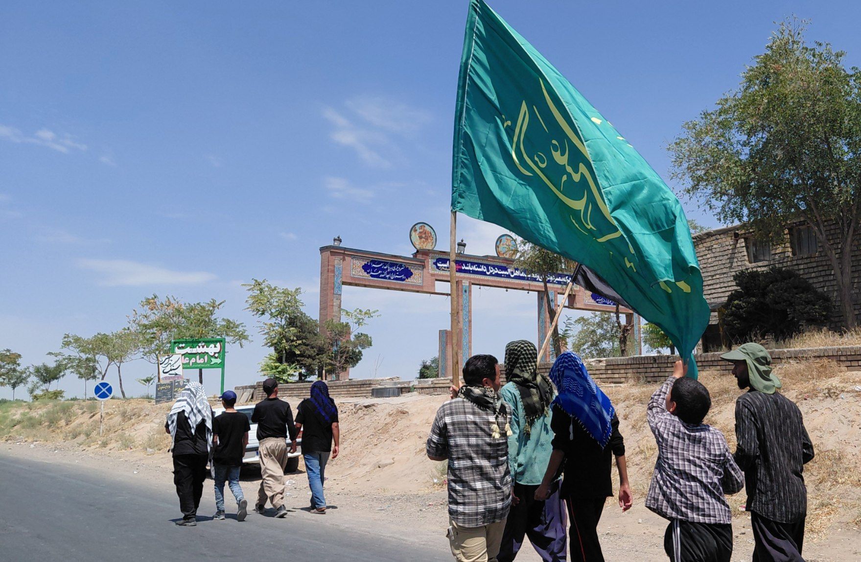 کاروان‌های پیاده در مسیر مشهدالرضا، قلب‌ها سوی حرم پر می‌کشد 