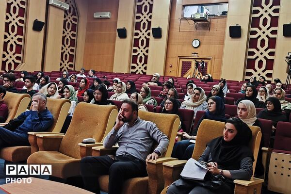 نشست بوته نقد میزبان نویسنده زیبا صدایم کن شد