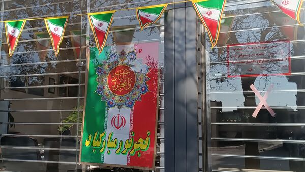 تزئین و فضا آرایی شهر نیشابور به‌مناسبت آغاز دهه فجر 