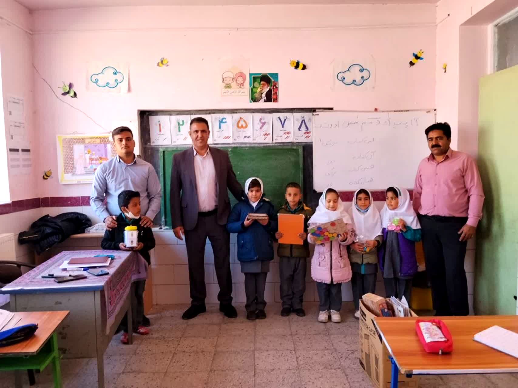 بازدید معاون آموزشی اداره آموزش و پرورش شهرستان خاتم از مدارس روستای خوانسار 