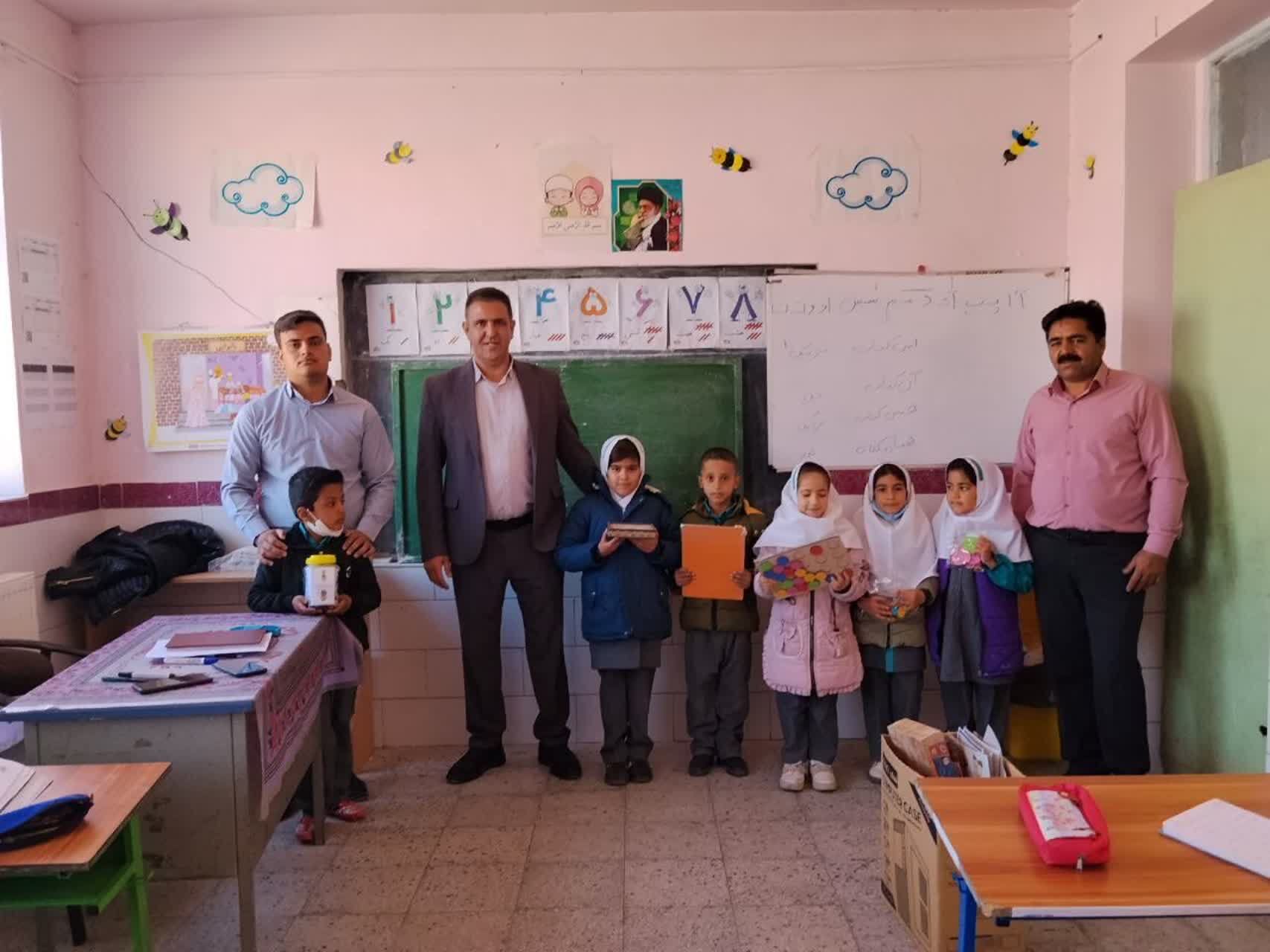 بازدید معاون آموزشی اداره آموزش و پرورش شهرستان خاتم از مدارس روستای خوانسار 