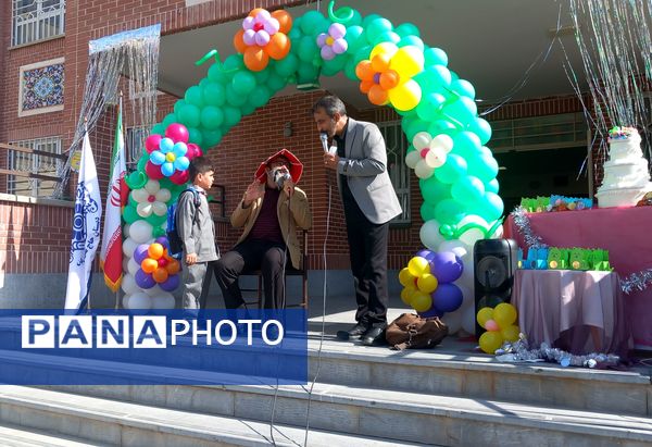 برگزاری جشن شکوفه ها در دبستان حاج تقی احدیان ناحیه ۶ مشهد