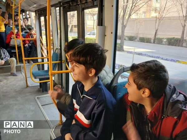 اردوی خاطره‌انگیز دانش‌آموزان دبیرستان زنده‌یاد مظهری در باغ ابریشم
