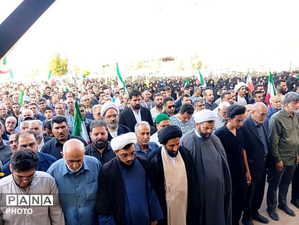 مراسم خاکسپاری شهیده دانش‌آموز «فاطمه موحدان» در یزد