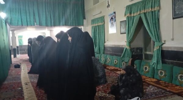 برگزاری نماز صد رکعتی در روستای گزکوه