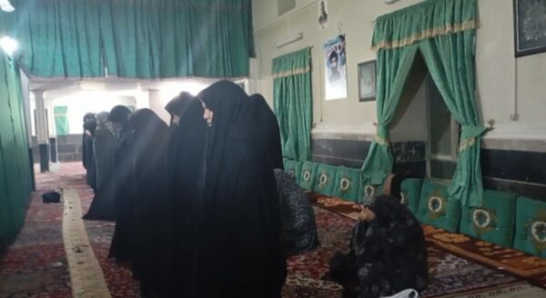 برگزاری نماز صد رکعتی در روستای گزکوه