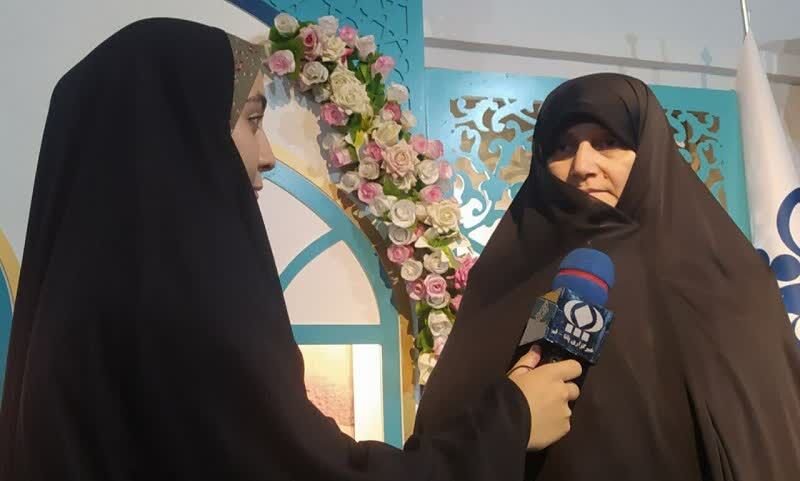 نقش رسانه در ترویج گفتمان زن و خانواده انکارناپذیر است