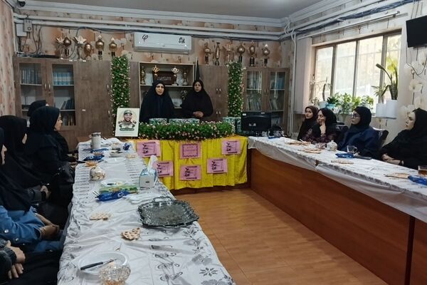 حضور مادر شهید امیرحسین گشانی و قدردانی از معلمان